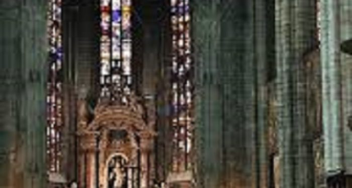 تستقبل كاتدرائية ميلانو الكثير من السياح وخاصة مع احتفالات أعياد القيامة ودخول فصل الصيف.
