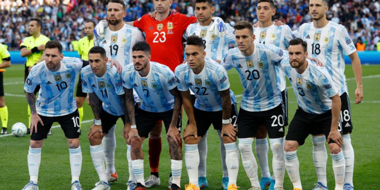 الأرجنتين يبدأ ضربة البداية من أجل التتويج بمواجهة السعودية