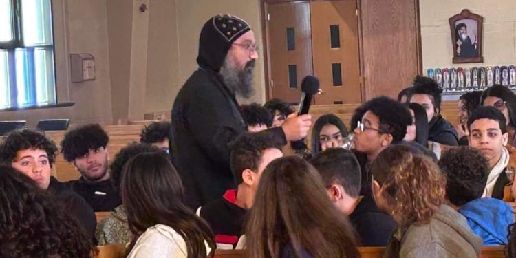 الأنبا بولس يشارك في اليوم الروحي لطلبة المدارس الثانوية في كنيسة مار مينا والبابا كيرلس