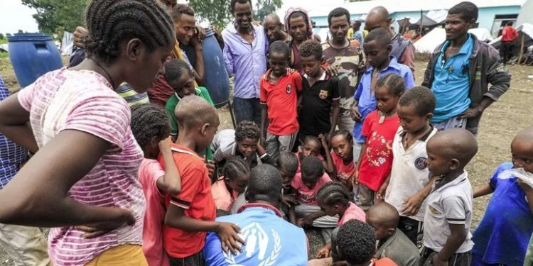المفوض السامي للأمم المتحدة يطالب قائدى الحرب في السودان الإنصات للقصص المأساوية للاجئين الفارين