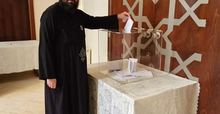 بالصور..آباء كنيسة قبرص يدلون بأصواتهم الانتخابات الرئاسية