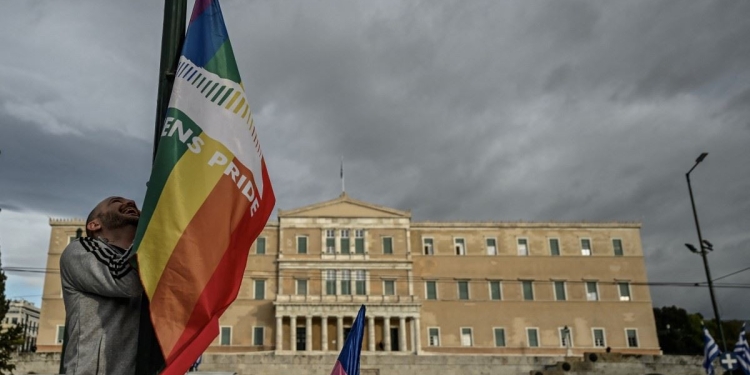 الكنيسة الارثوذكسية اليونانية تستنكر تصويت البرلمان على اقرار زواج المثليين