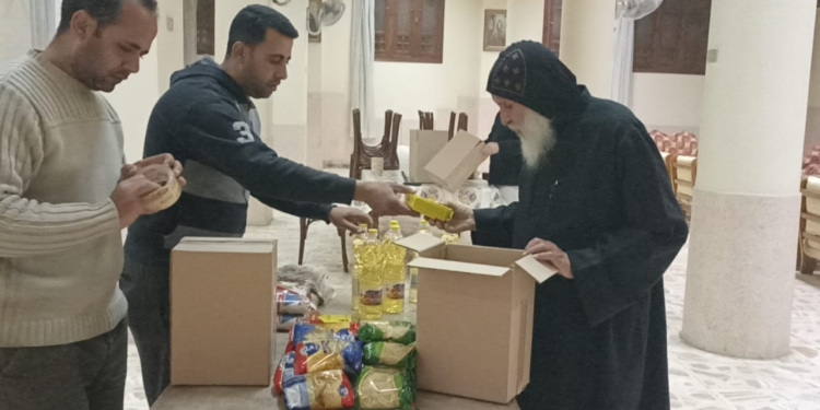 دير الأنبا بولا ببوش يتبرع بـ 325 كرتونه مواد غذائية لأهالي قرية دلاص