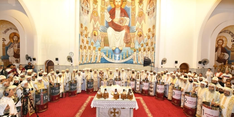 إليك تفاصيل طقس إيداع الخميرة المقدسة للميرون الجديد بدير الأنبا بيشوي